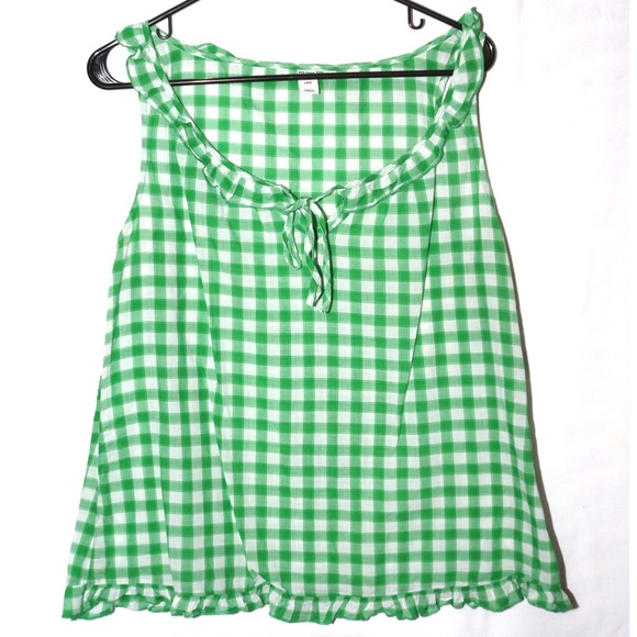 Old Navy Tops - Sleeveless green and white plaid top